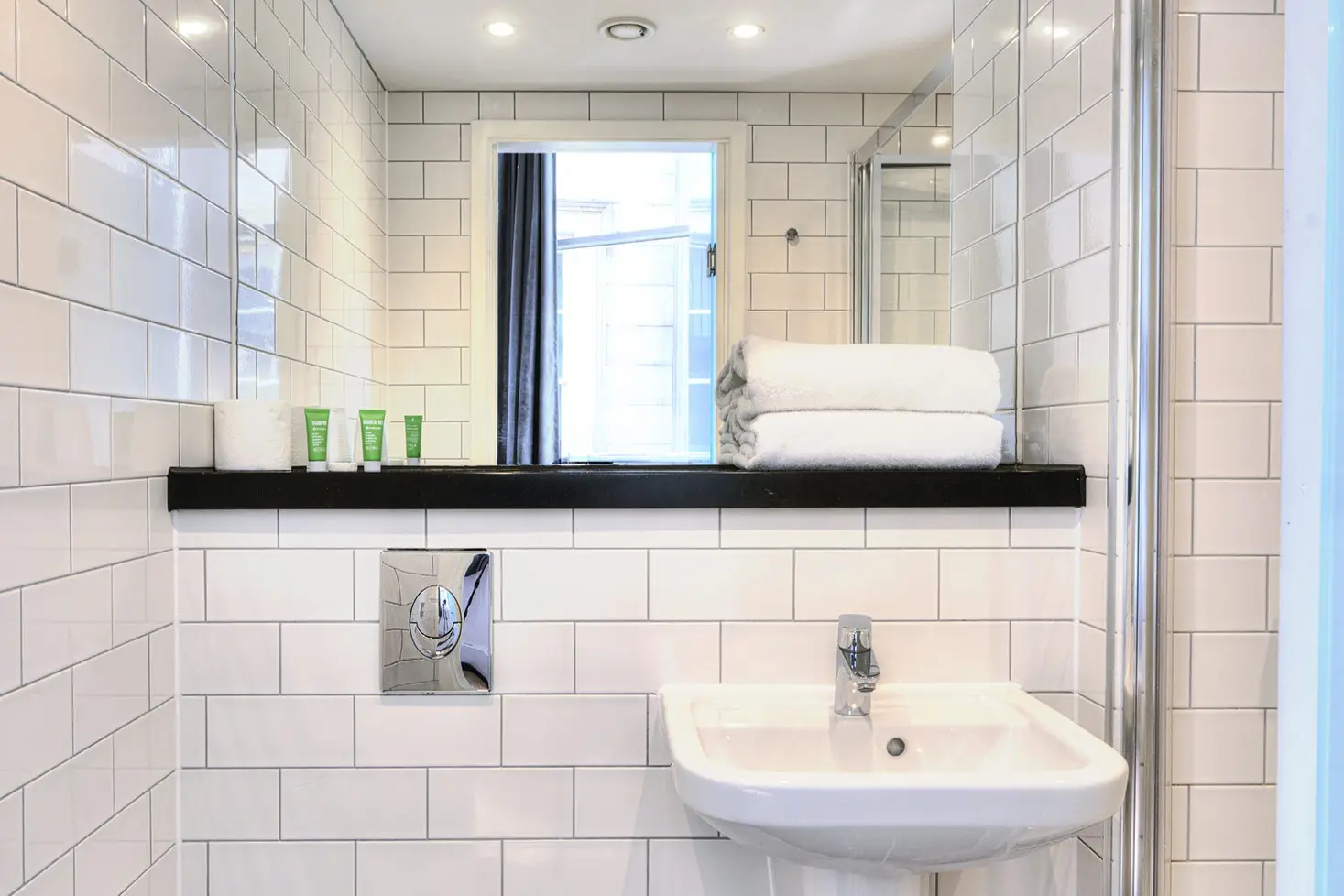 Bathroom-same-for-standard-double-and-twin-rooms-Copy.jpg